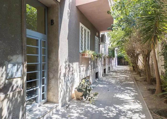 The Rent - Spacious Three-bedroom In Prati Area