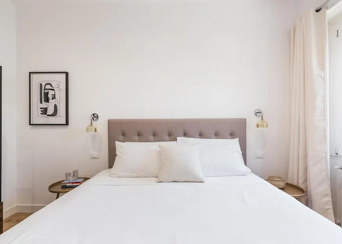 The Rent - Spacious Three-bedroom In Prati Area Apartment *
