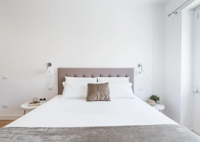 The Rent - Spacious Three-bedroom In Prati Area Apartment *