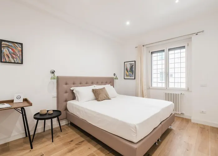 Apartment The Rent - Spacious Three-bedroom In Prati Area