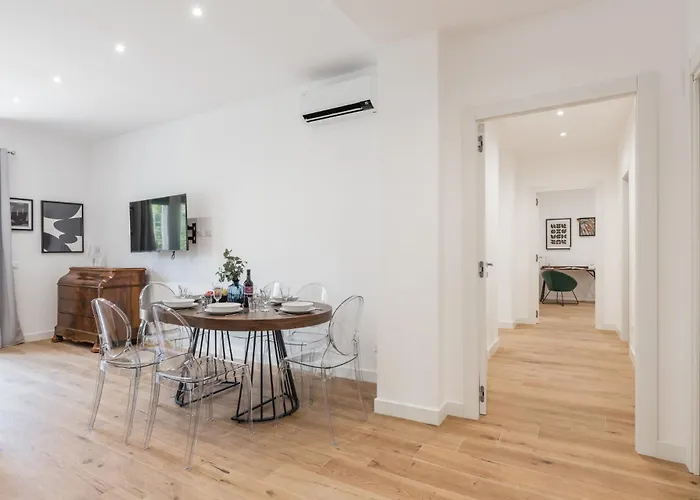 Apartment The Rent - Spacious Three-bedroom In Prati Area *