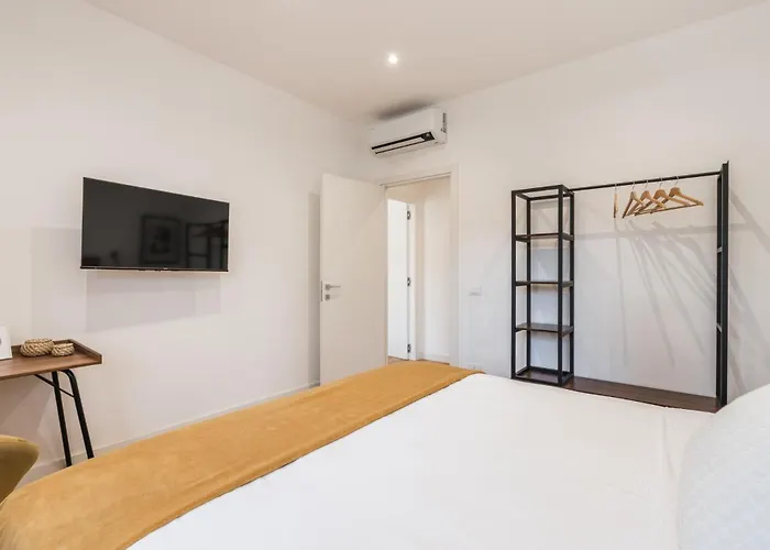 The Rent - Spacious Three-bedroom In Prati Area Rom